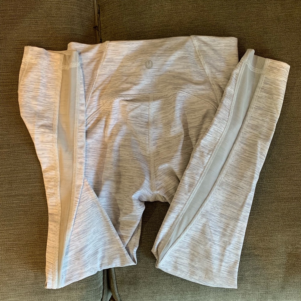 Lululemon size 4 yoga pants with mesh